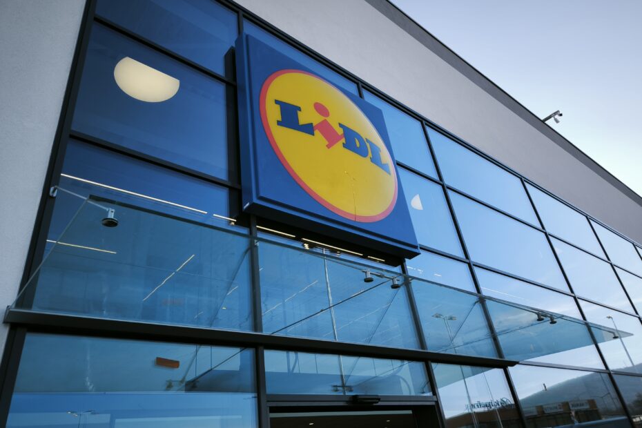 Montáž hliníkového a skleneného zábradlia v predajni Lidl v Bratislave